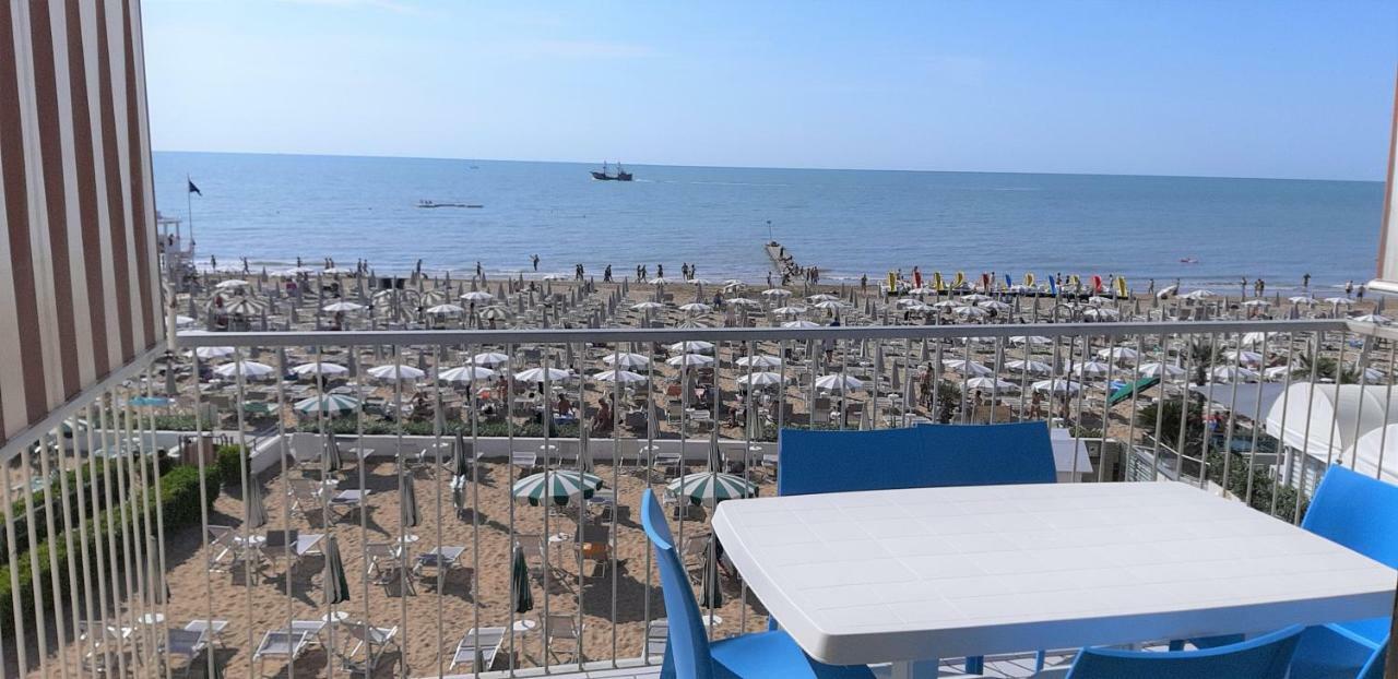 App4Rent Augustus Sea View - Family House - Wifi&Parking - 3 Rooms Lido di Jesolo Bagian luar foto