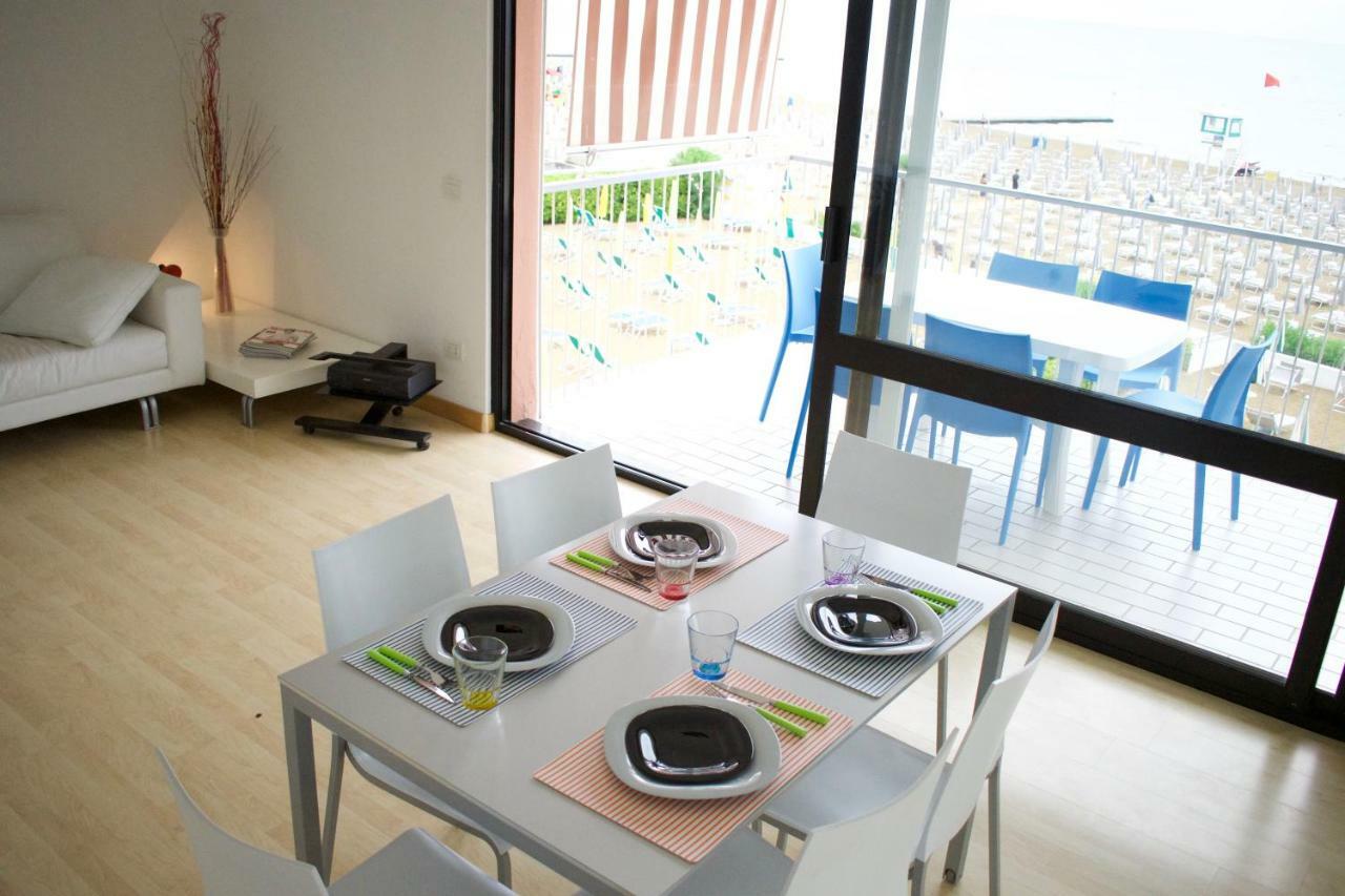 App4Rent Augustus Sea View - Family House - Wifi&Parking - 3 Rooms Lido di Jesolo Bagian luar foto