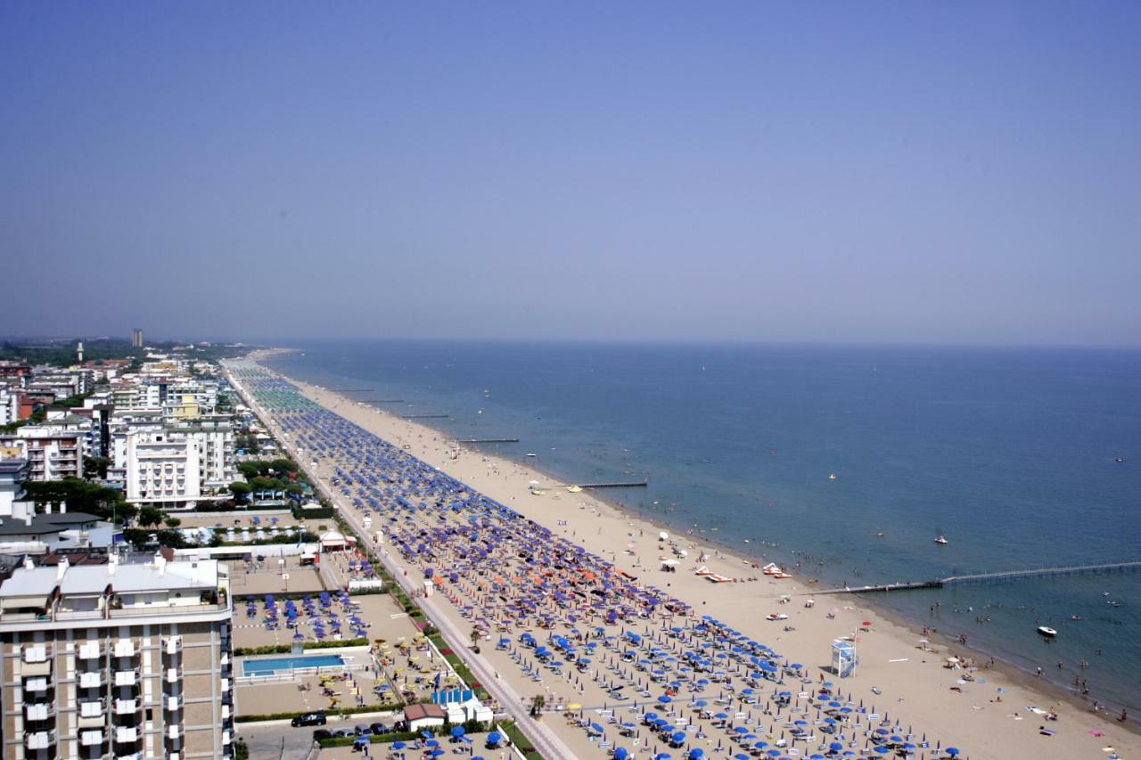App4Rent Augustus Sea View - Family House - Wifi&Parking - 3 Rooms Lido di Jesolo Bagian luar foto